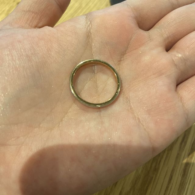 【NINA RICCI(ニナリッチ)の口コミ】 結婚指輪は彼が決めました。
会社につけていても目立ちすぎないシンプルな…