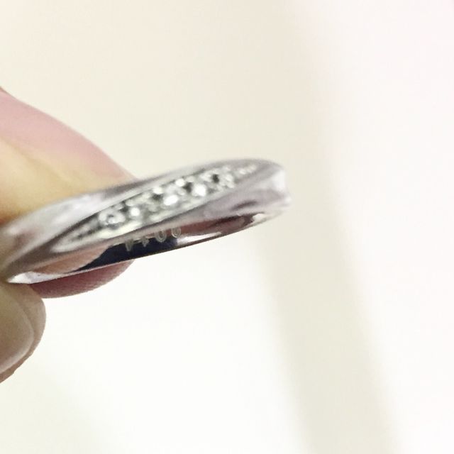 【ギンザタナカブライダル(GINZA TANAKA BRIDAL)の口コミ】 シンプルかつワンポイント特徴があるデザインをさがしていました。なめら…