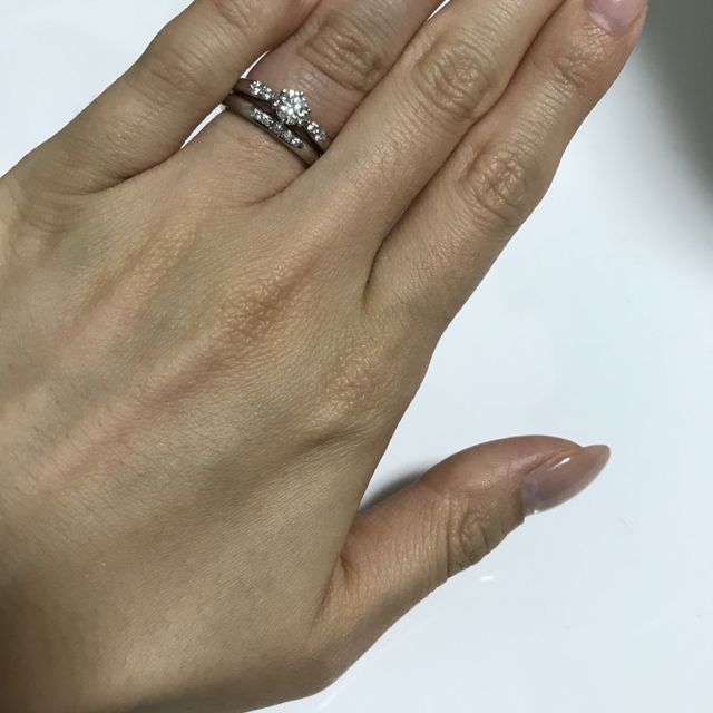 【ラザール ダイヤモンド(LAZARE DIAMOND)の口コミ】 メレダイヤタイプの指輪にするかパブェタイプの指輪にするか悩みましたが…