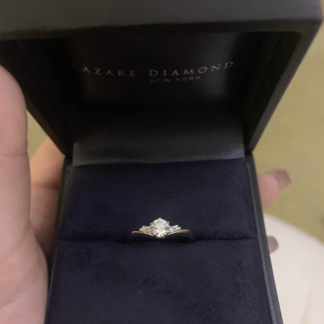【ラザール ダイヤモンド(LAZARE DIAMOND)の口コミ】 リングのデザインは彼女が決め、後日、ダイヤは自分が決めました。
デザイ…