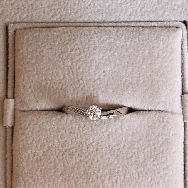 【TRECENTI(トレセンテ)の口コミ】 事前に色々な指輪を検索していました。
その中でも第一印象がよかったヴィ…