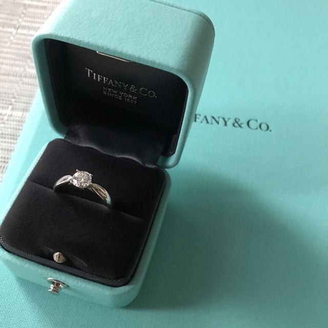 【ティファニー(Tiffany & Co.)の口コミ】 婚約指輪は沢山のブランドさんを観に行きましたが、
最終ティファニー、ハ…
