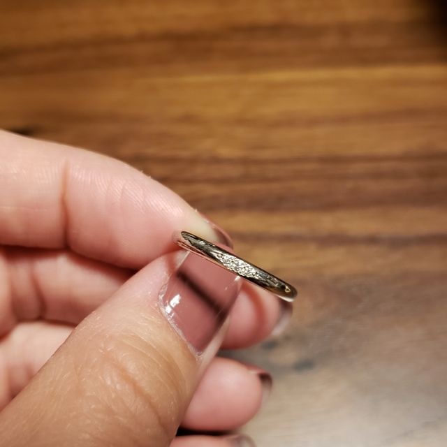 【銀座ダイヤモンドシライシの口コミ】 色んなブランドを見ましたが、どこの指輪も少し軽いのが気になり、少し重…