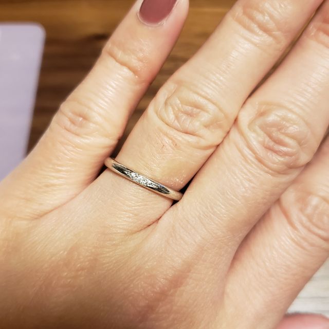 【銀座ダイヤモンドシライシの口コミ】 色んなブランドを見ましたが、どこの指輪も少し軽いのが気になり、少し重…