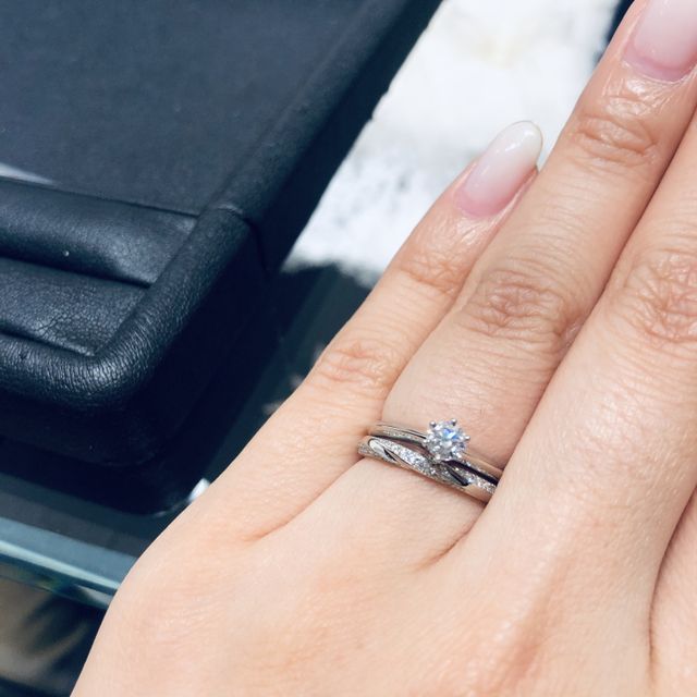 【エクセルコダイヤモンド(EXELCO DIAMOND)の口コミ】 元々エタニティの指輪にしようと思っていましたが、仕事だったり日常使い…