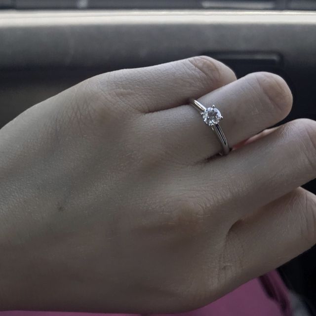 【カルティエ(Cartier)の口コミ】 バレリーナと迷いましたが、ソリテールのスッキリとシンプルなデザインが…