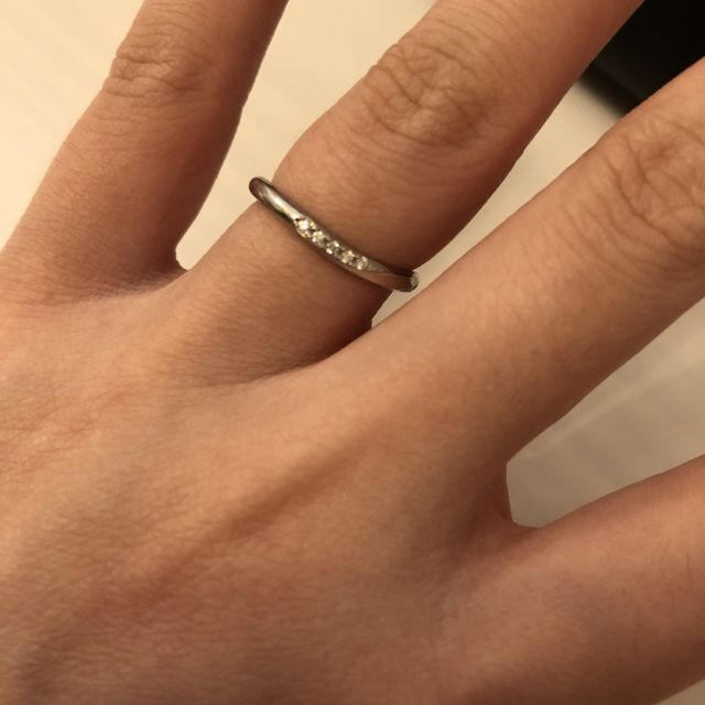 【アイプリモ(I-PRIMO)の口コミ】 ストーンがついていて可愛いです。
指の下の方で着用するので指を動かすの…