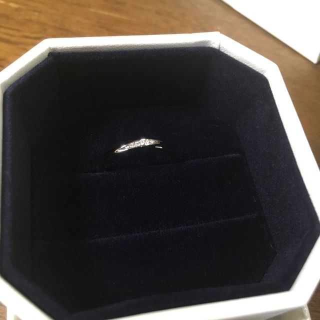 【4℃ BRIDAL(ヨンドシーブライダル)の口コミ】 予算の通りの値段と、みた感じが理想通りのシンプルさだったのが決め手に…