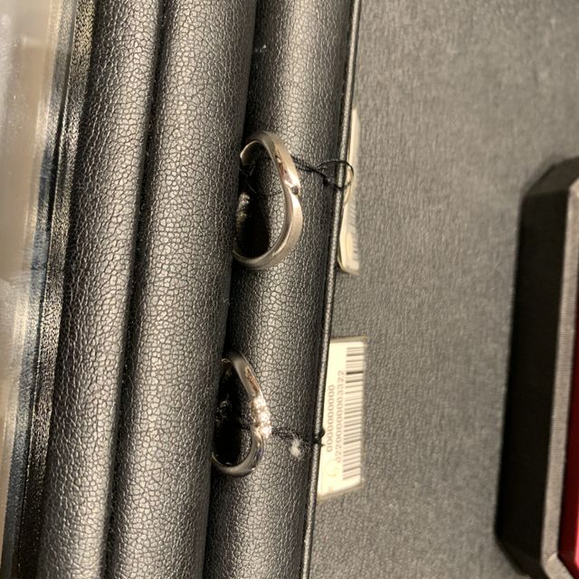 【エクセルコダイヤモンド(EXELCO DIAMOND)の口コミ】 結婚指輪で探していましたが、ダイヤが爪で止まっているデザインとダイヤ…