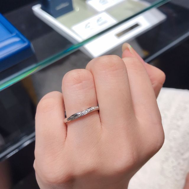 【銀座ダイヤモンドシライシの口コミ】 指輪にダイヤが入っていること
デザインが可愛いこと
歳をとっても使いや…