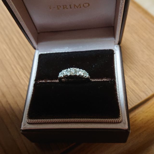 【アイプリモ(I-PRIMO)の口コミ】 デザインがゴージャスだったので、銀婚式の品としては満足した。
センター…