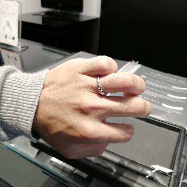 【エクセルコダイヤモンド(EXELCO DIAMOND)の口コミ】 つや消しとツヤありのコンビです。綺麗な螺旋です。他のものよりも重厚感…