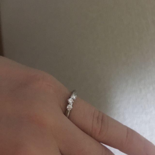 【銀座ダイヤモンドシライシの口コミ】 もともと付けている指輪と重ねて付けようと思っていたので、細身の指輪を…