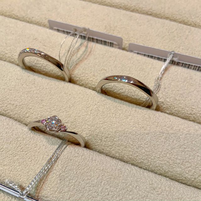 【TRECENTI(トレセンテ)の口コミ】 決め手は他店と異なるユニークなデザインです。特にダイヤモンドを留める…