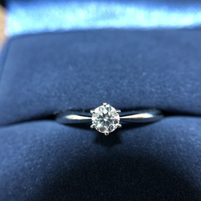 【4℃ BRIDAL(ヨンドシーブライダル)の口コミ】 シンプルなデザインの方が派手なものよりも流行に依らず飽きが来ずにずっ…