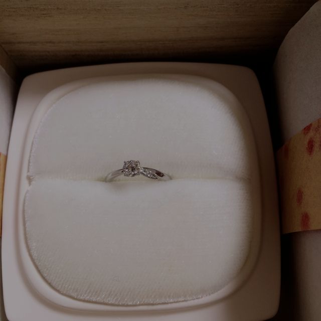 【俄(にわか)の口コミ】 友達や身近な人が持っていないブランドのもので、シンプルで上品なデザイ…