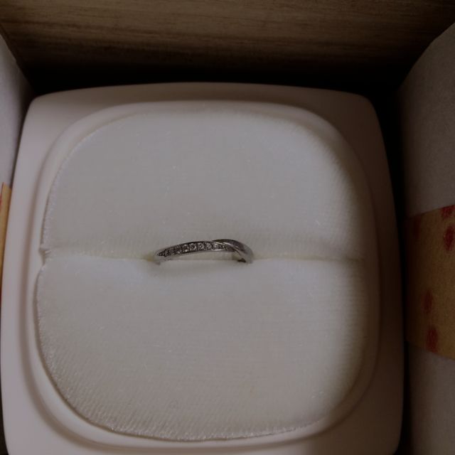 【俄(にわか)の口コミ】 エンゲージと重ね付けができるもの、普段使いしやすいシンプルなものであ…