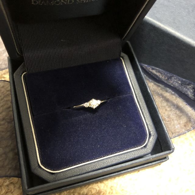 【銀座ダイヤモンドシライシの口コミ】 シンプルでかわいいのを探していたので、とても気に入りました。価格も安…