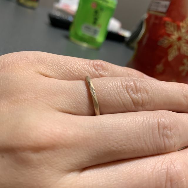 【HOSHI no SUNA 星の砂(ほしのすな)の口コミ】 ピンクゴールドが肌馴染みが良かった。
カットデザインが上品で可愛い。
…