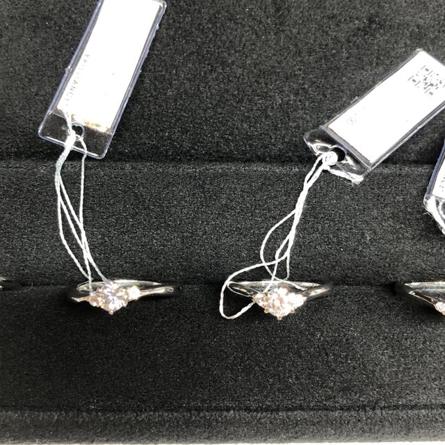 【BRILLIANCE+(ブリリアンスプラス)の口コミ】 デザインはダイヤ１つのものから、サイドストーンのある物までほんとに種…