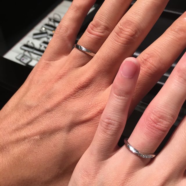 【ラザール ダイヤモンド(LAZARE DIAMOND)の口コミ】 男性用のモントークは、作りがとても丁寧で、着用時に左右の指への干渉が…