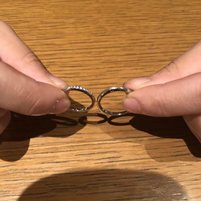 【エクセルコダイヤモンド(EXELCO DIAMOND)の口コミ】 デザインとサービスで決めました。
決めるまで7店舗ほど見ましたが、
女性…