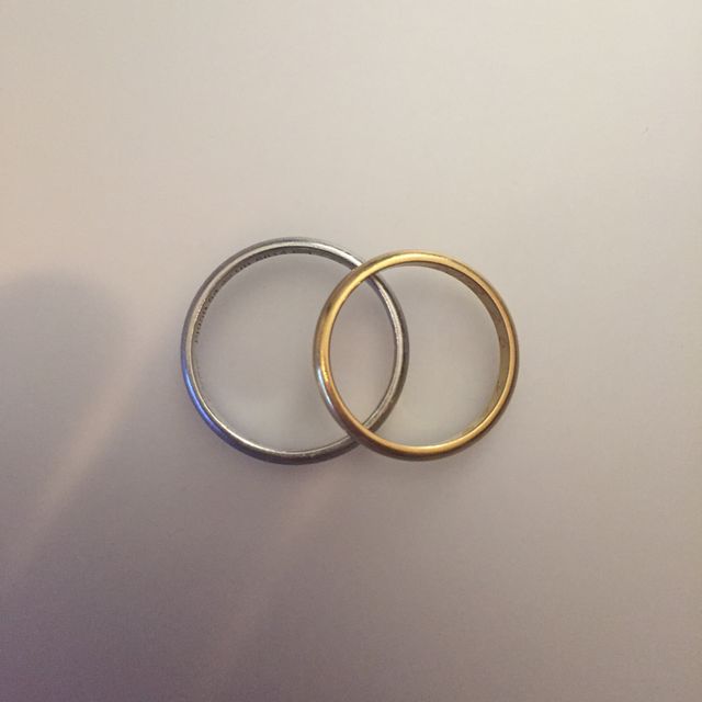 【カルティエ(Cartier)の口コミ】 主人の仕事の都合上、シンプルなデザインの指輪を探していました。
着けて…