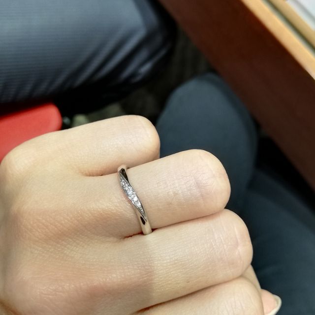 【銀座ダイヤモンドシライシの口コミ】 日本初のブライダルジュエリー専門店ということあってデザインはシンプル…
