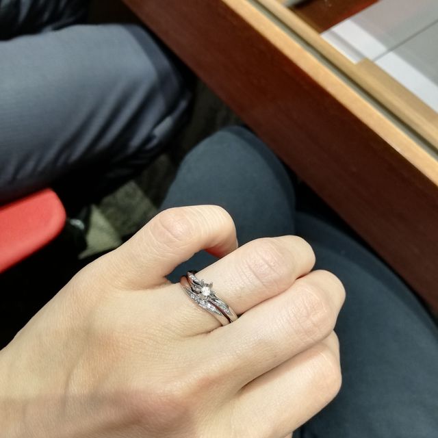 【銀座ダイヤモンドシライシの口コミ】 日本初のブライダルジュエリー専門店ということあってデザインはシンプル…