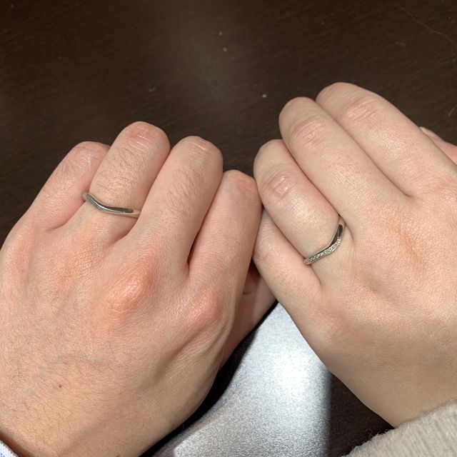 【TRECENTI(トレセンテ)の口コミ】 つけ心地がよく、指が綺麗に見えるデザインだった。女性のほうはダイヤが…