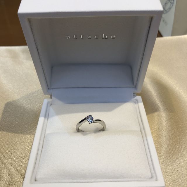 【ジュエリー東京の口コミ】 今回婚約指輪を購入しようと思い来店しました。
地元のジュエリーショップ…