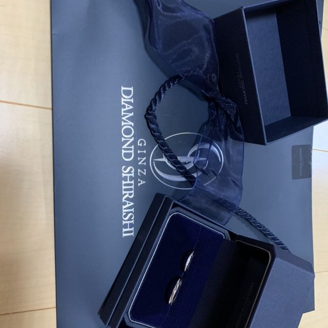 【銀座ダイヤモンドシライシの口コミ】 シンプルさ。
意外とお値段も安くもなく、高くもなくリーズナブルに購入で…