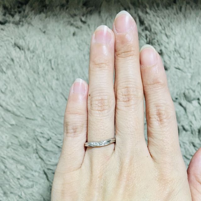 【銀座ダイヤモンドシライシの口コミ】 私も彼も、緩やかなVラインで、細すぎずボリュームやデザイン性があるとこ…