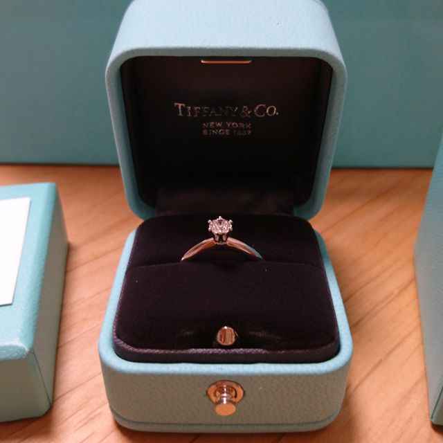 【ティファニー(Tiffany & Co.)の口コミ】 とにかくシンプルで飽きのこないものがいいと思い、色々なブランドを見ま…