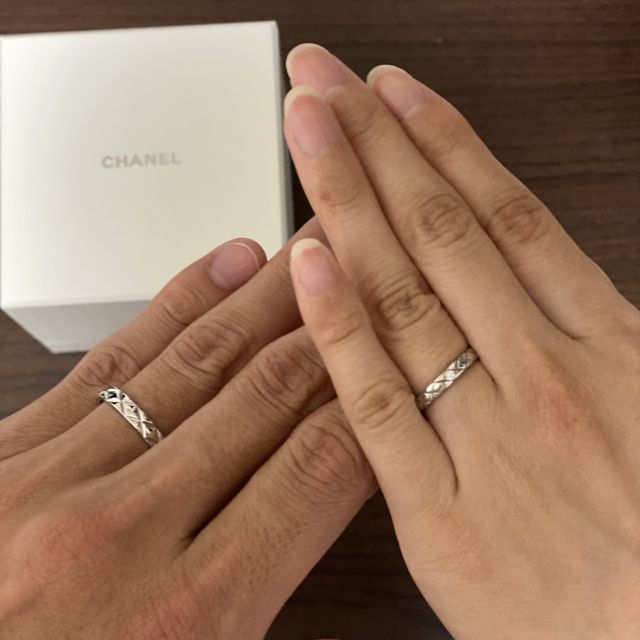 【シャネル(CHANEL)の口コミ】 指輪のデザイン、つけ心地、価格で決めました。
シンプルなデザインのもの…