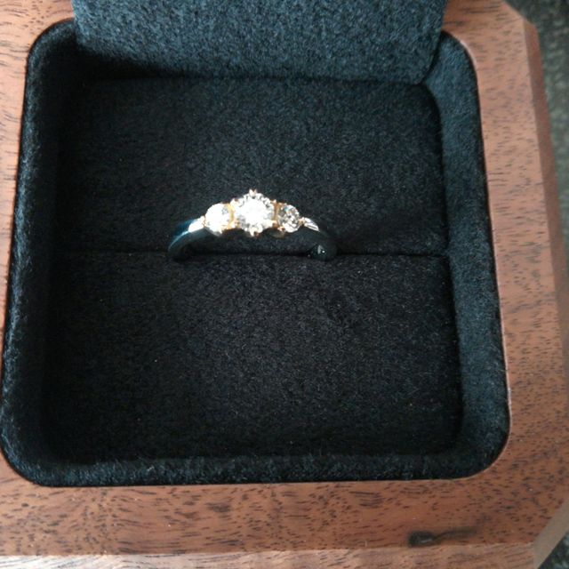 【TANZO.(鍛造指輪)の口コミ】 フルオーダーで作るのに最初は迷いもありましたが、過去の製造したデザイ…