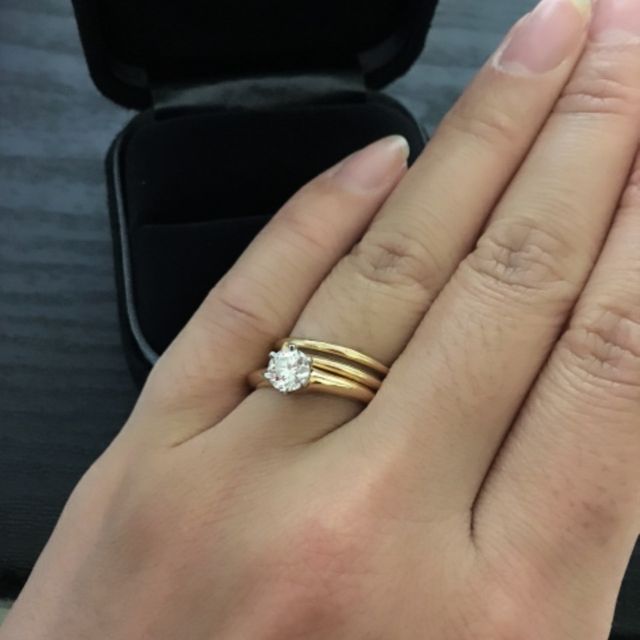 【ティファニー(Tiffany & Co.)の口コミ】 THE婚約指輪が欲しく、買って頂けるなら一粒石！と決めておりました。
ま…