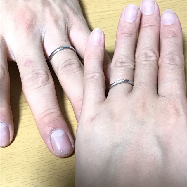 【4℃ BRIDAL(ヨンドシーブライダル)の口コミ】 シンプルでウェーブのデザインを探してて、何もついてないシンプルなデザ…