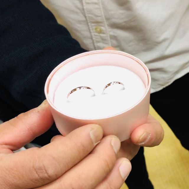 【insembre(インセンブレ)の口コミ】 細身でシンプルなリングでしたが実際に着用するとしっかりとした存在感が…