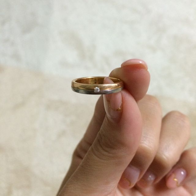 【True Love(トゥルーラブ)の口コミ】 1色ではなく、2色入っている指輪が良かったこと。
小さいダイヤが入ってい…