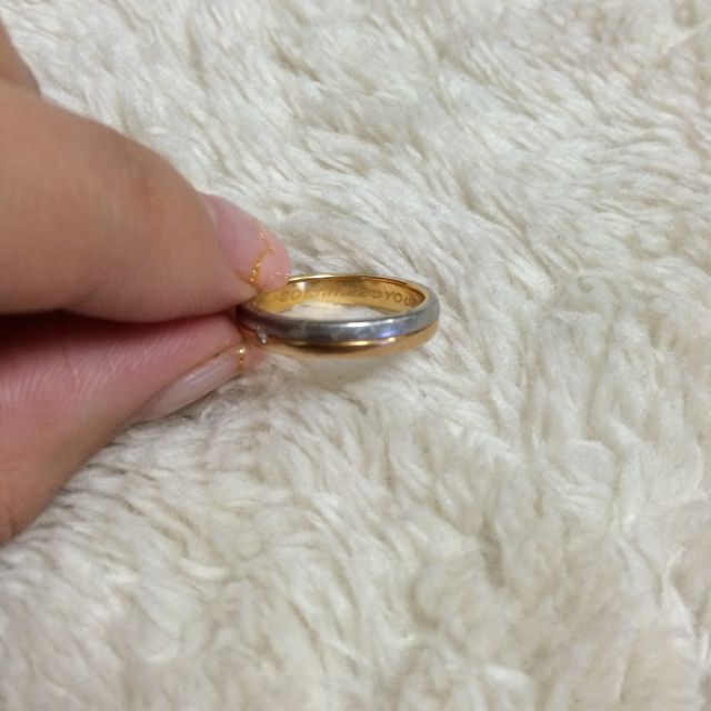 【True Love(トゥルーラブ)の口コミ】 1色ではなく、2色入っている指輪が良かったこと。
小さいダイヤが入ってい…