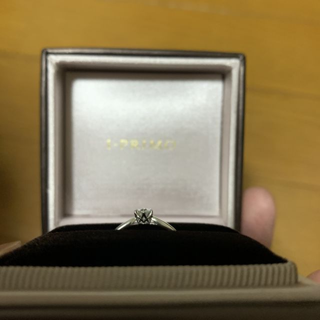 【アイプリモ(I-PRIMO)の口コミ】 デザインが1番シンプルで、ダイヤモンドも綺麗にみえましたので、購入の決…