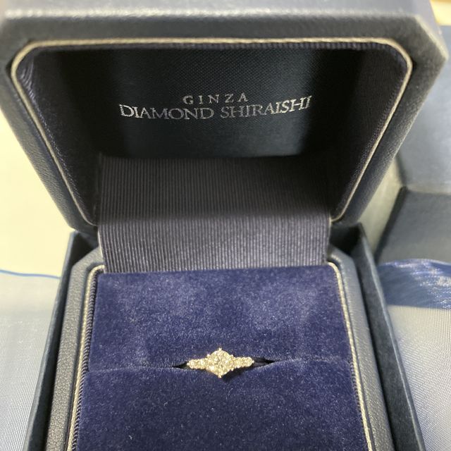 【銀座ダイヤモンドシライシの口コミ】 ダイヤモンドの輝きを重視した。サイズは彼女の指に合うように、大きすぎ…