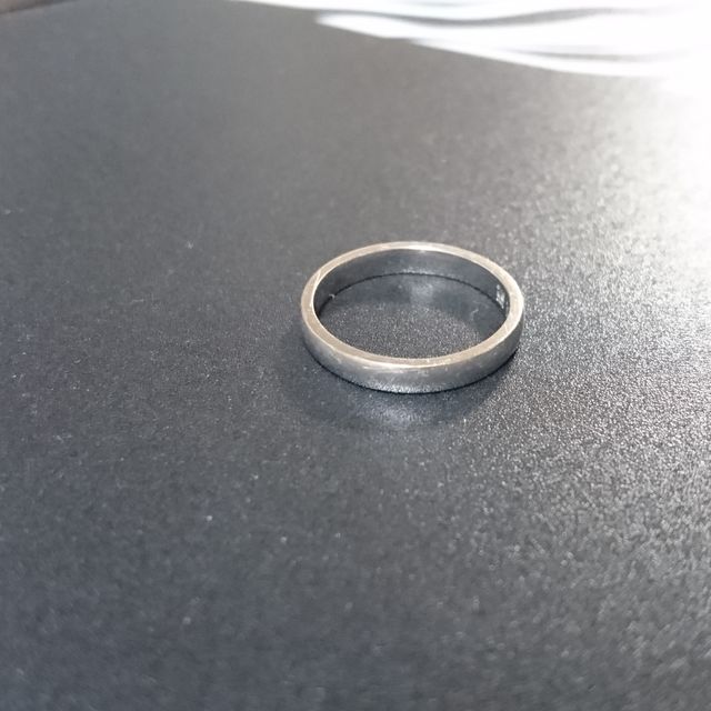 【THE KISS(ザ・キッス)の口コミ】 シンプルなデザインがいいと思っていたのと、バースデイストーンがいれて…