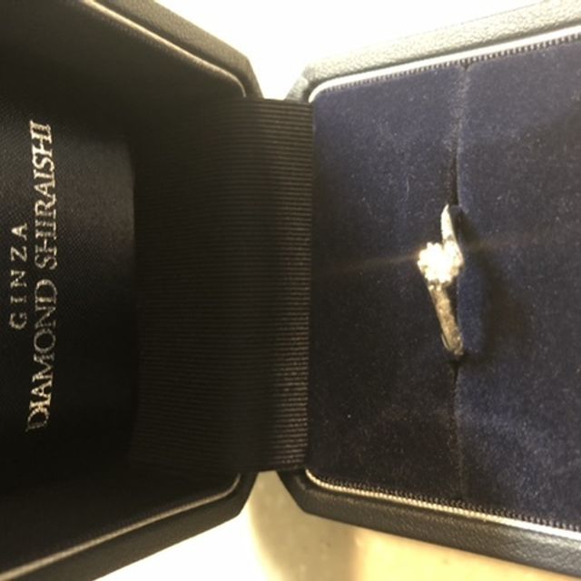 【銀座ダイヤモンドシライシの口コミ】 指輪が彼女にぴったりだと思ったから。ダイヤモンドがとても綺麗で、美し…