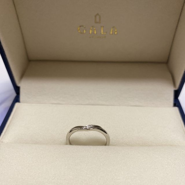 【GALA JEWELRY(ガラジュエリー)の口コミ】 婚約指輪や、これからの結婚式や新婚旅行などの予定が
ある為結婚指輪はシ…