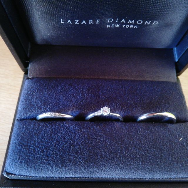【ラザール ダイヤモンド(LAZARE DIAMOND)の口コミ】 石の留め具が小さいのがこのお店のおすすめポイントでした。私たちは留め…