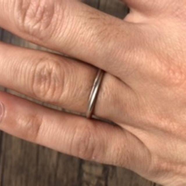 【銀座ダイヤモンドシライシの口コミ】 デザインと価格帯で決めました。
ダイヤの加減と、男性用には女性のダイヤ…