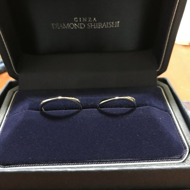 【銀座ダイヤモンドシライシの口コミ】 初めに2人の指を見ていただいて、似合いそうなものを持って来ていただきま…