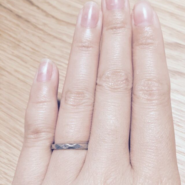 【ブシュロン(BOUCHERON)の口コミ】 ファセットのデザインが気に入り、購入しました。
フラットではなく、磨き…